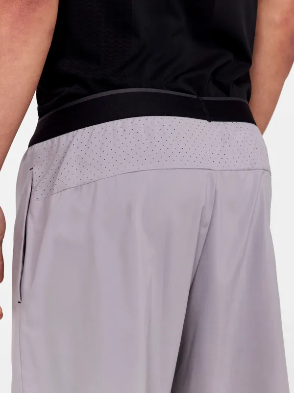 1911911-954000_ADV Essence Perforated 2-in-1 Stretch Shorts M_Closeup3.jpg